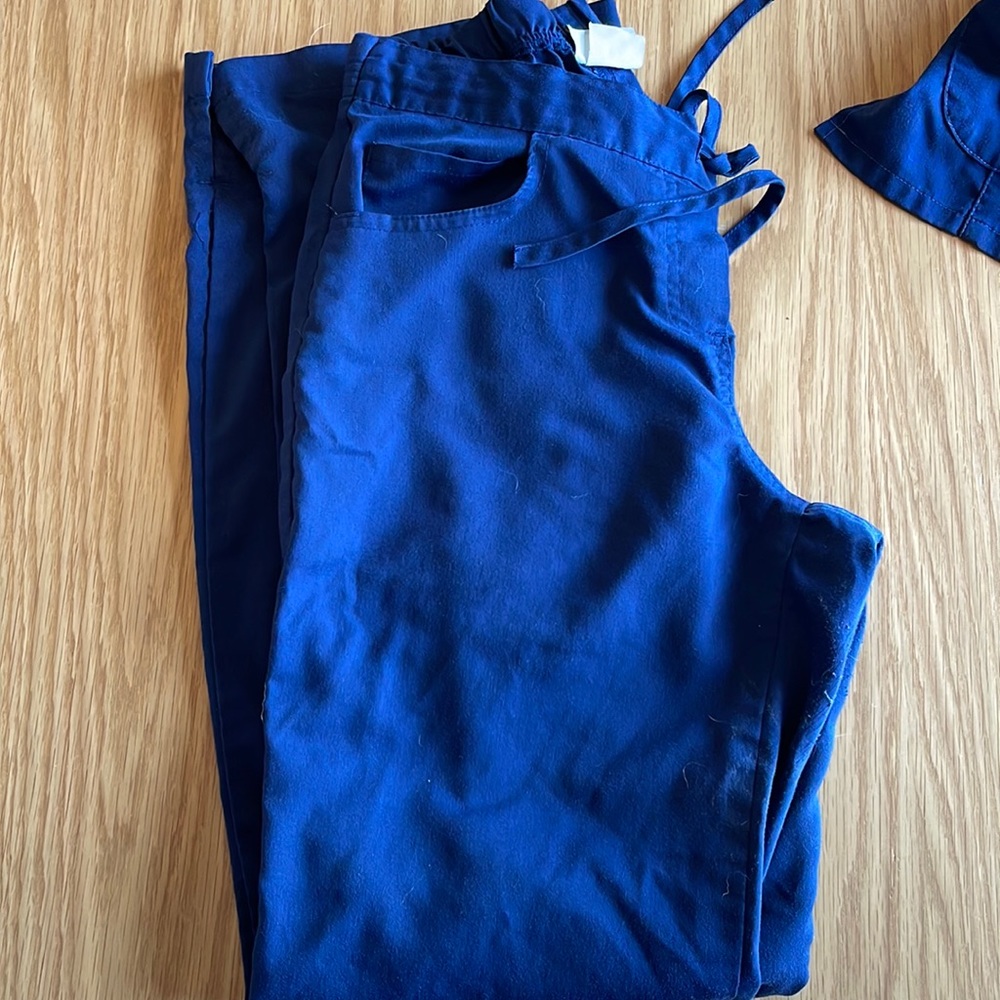 Greys Anatomy XS top and XS regular pant, navy color